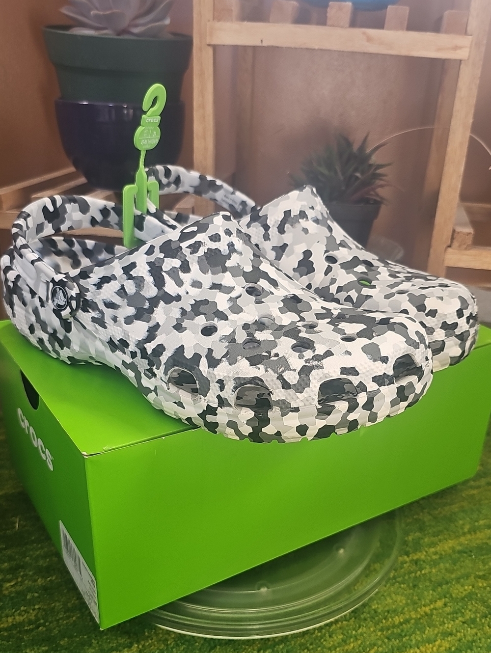 Crocs Classic Confetti Clogs Black/White 212462-066 Sz 11 New In Box